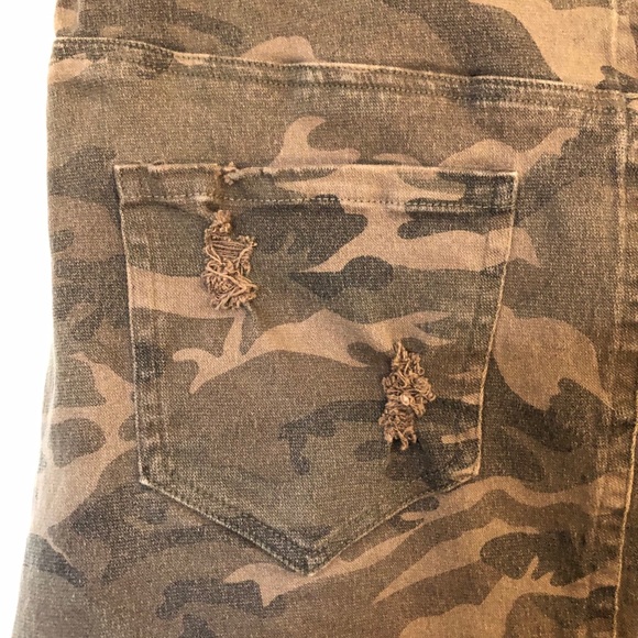 Distressed Camo Miniskirt - Picture 4 of 5